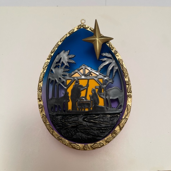 Nativity Illustrates with tree light ornament - Picture 2 of 4